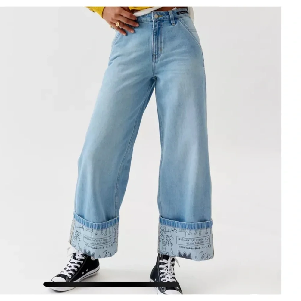 Lee x Jean-Michel Basquiat
Cuffed Jean - Picture 1 of 10